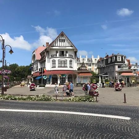 Blomme 0103 On The Seafront * De Haan